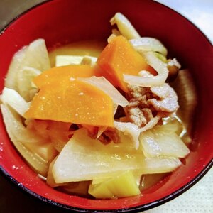 桃屋のきざみ生姜で具材炒めた味噌汁(豚汁)